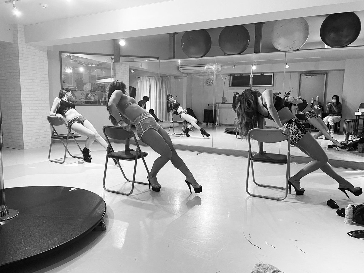 SKIPDanceStudio's tweet photo. 月末のイベントに向けて練習中！
ポールダンスイベント「exotica 」チケット絶賛発売中です！
お問い合わせはDMで！📩

#skipdancestudio #スキップダンススタジオ #ポールダンスイベント #ポールダンス #ポールダンスショー #辻堂 #藤沢 #茅ヶ崎 #湘南台 #湘南 https://t.co/uV4X0oDMcW