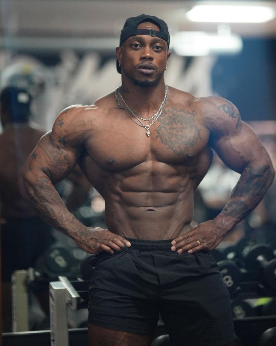 MrOlympiaLLC's tweet image. Repost from @brandon.d.hendrickson
•
The difference between who you are and who you want to be is what you do... ✍🏾💯🌊🏄🏾‍♂️💎

Stay Ready, Stay Wavy. Period.✍🏾

#darcsport #wolvesforever #ifbb #npc  #mensphysique #teammuscleegg #bpisports  #trini  #chicago #olympia2018 #olympia