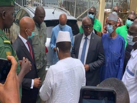 Ouverture du cadre de concertation : Camp Cellu, Sidiya... rejettent l'invitation de la junte...
Cliquez sur le lien pour en savoir plus:
bloggeurs.com/detail/1028