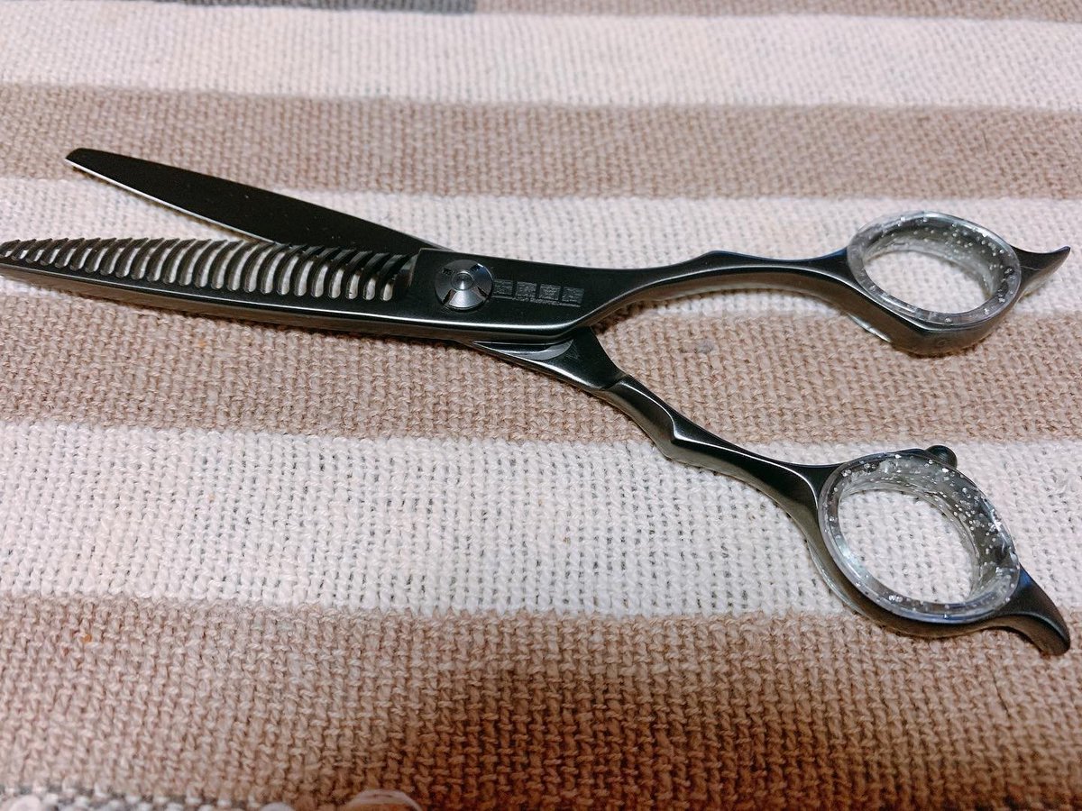 andoshowten's tweet photo. ありがとうございます！

【 Matte black 】

安藤商店ではオリジナルシザーズの製作が出来ます
貴方だけのオリジナルをぜひ！

#シザーズ
#scissors
#シザーケース
#デニムシザーケース 
#シザーポーチ
#チョークシザーポーチ
#デニムエプロン
#デニムエプロンpro
#scissorscase
#安藤商店 https://t.co/cjTlM4AHGu