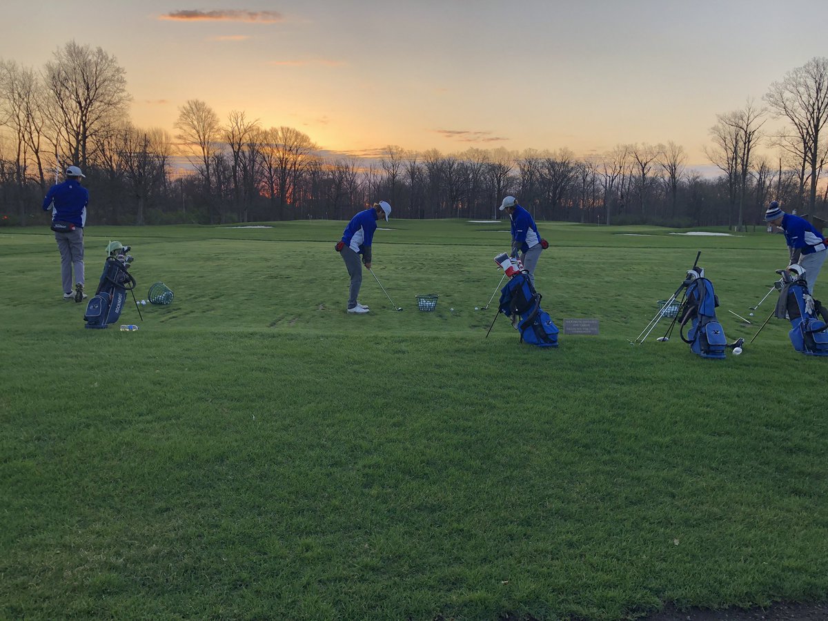 RockUGolf's tweet photo. Ben Elgas first off the tee to begin the #GLVCmgolf #GLVCchamps @broadmoor_cc #RUGolf #RUHawks https://t.co/7Lq0qY1bQS