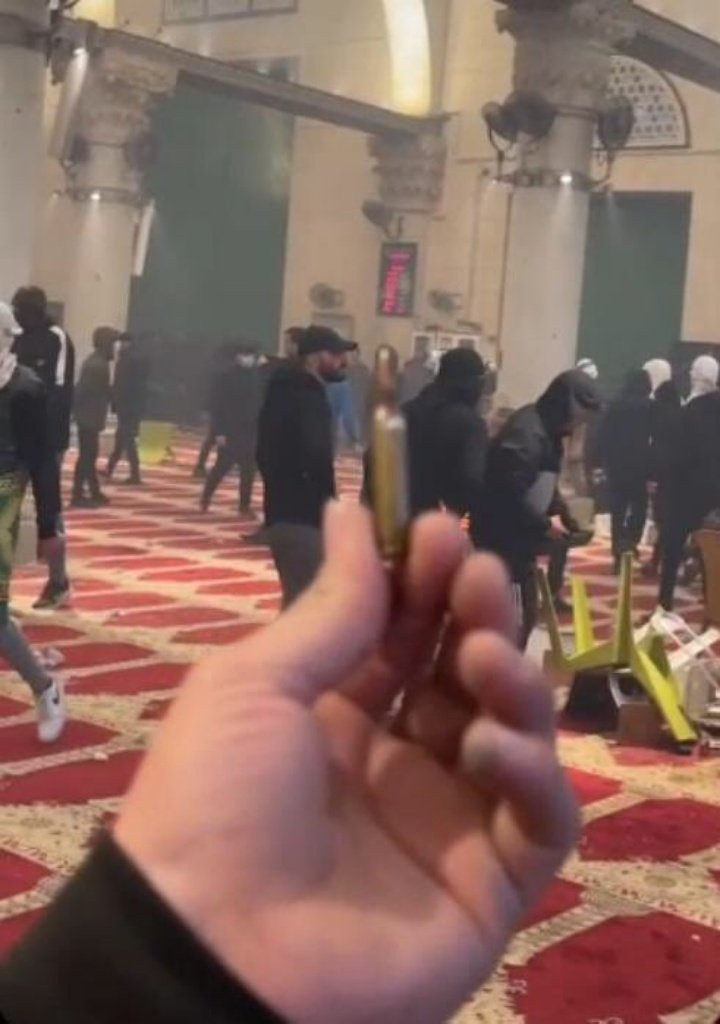 being_Ather1's tweet photo. EEvery Ramadan palestinians are threatened they can’t celebrate a peaceful Ramadan or have a peaceful eid. It’s so heartbreaking. May Allah protect them
     This is what zionist occupation left behind after storming Al-Aqsa Mosque today!💔
#المسجد_الاقصي
#AlAqsaUnderAttack https://t.co/NYhtlIpYnZ