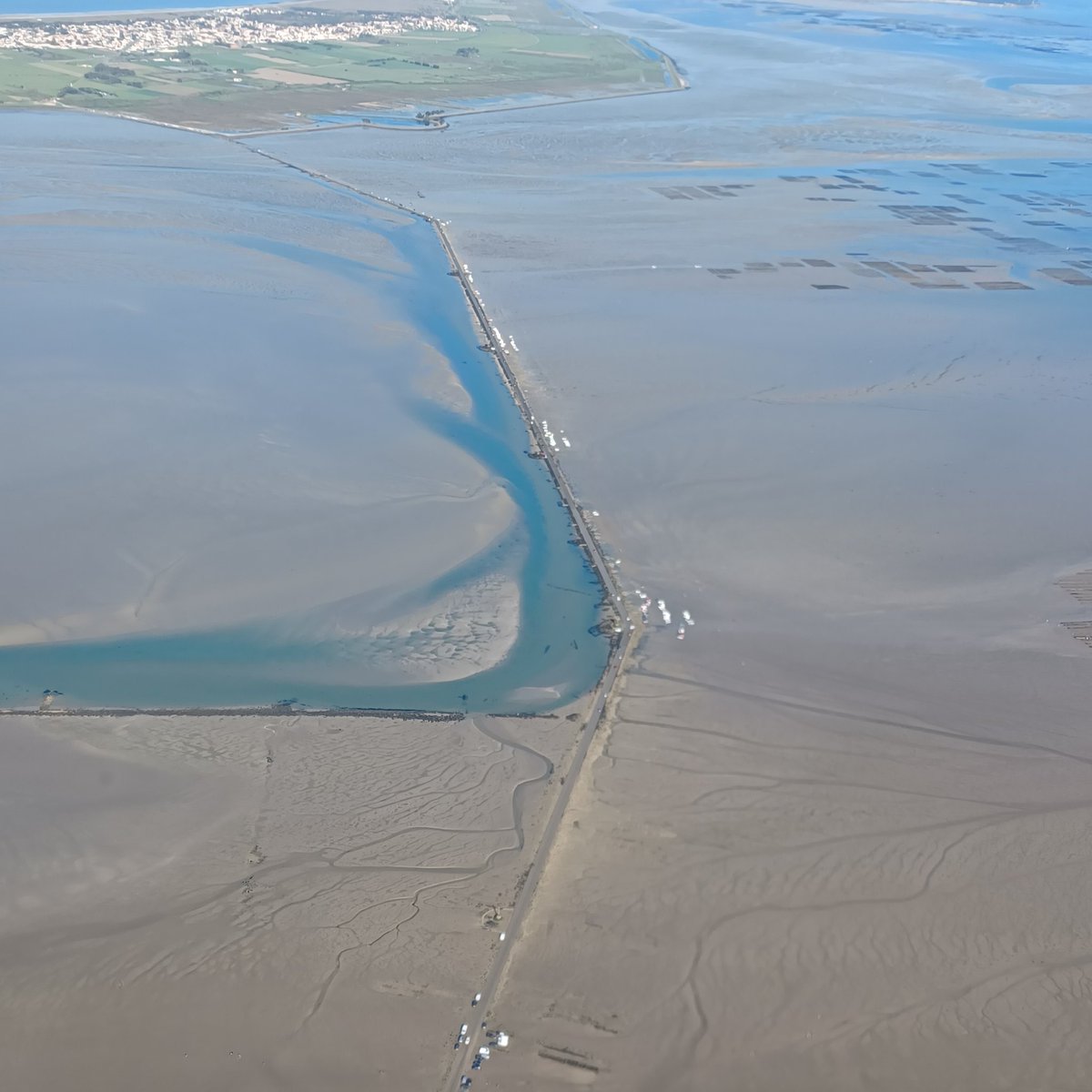Picquet13985397's tweet photo. Petit vol du jour #noirmoutier #passagedugois parcs à huîtres 🛩🌤🛩⛅ #ulm #frossay. spéciale dédicace @GodierLaurent https://t.co/Du8Kz4vU3u