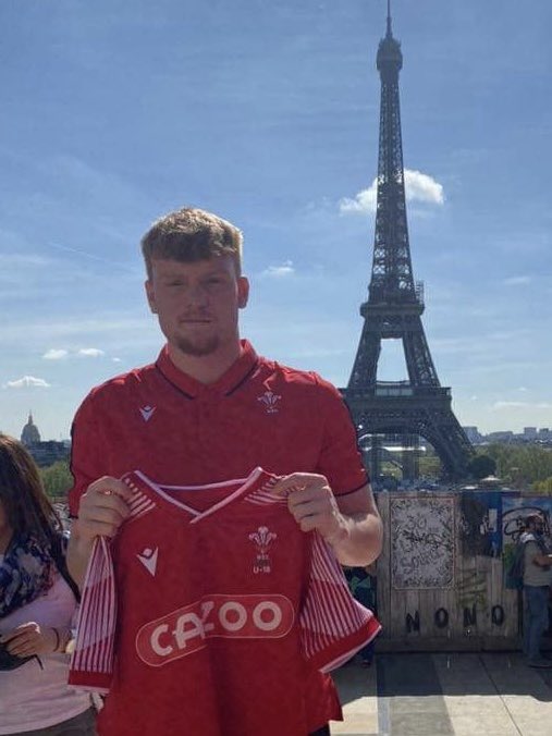 Loving his time in France. Brilliant experience <a href="/CannonGethyn/">Gethyn Cannon</a>. Enjoy your last few days can’t wait to see you Sunday 😍🏴󠁧󠁢󠁷󠁬󠁳󠁿🏴󠁧󠁢󠁷󠁬󠁳󠁿🏉🏉