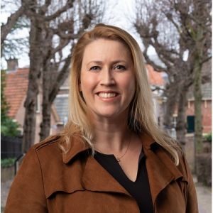 VVDVoorschoten's tweet photo. Tijdens haar eerste commissievergadering stelde het nieuwe VVD-raadslid Rianne de Bruin scherpe vragen over de financiële onduidelijkheden rondom de scholenbouw in #Voorschoten. Zij zal zich blijven inzetten voor goed onderwijs en financiële degelijkheid van onze gemeente. https://t.co/cbaAevnGJQ