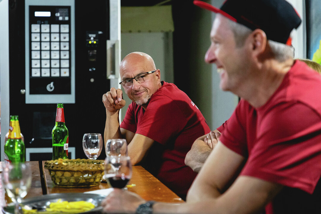 divesoft's tweet photo. Meet our #CCRLiberty instructors!
Erik Wouters is our CCR Liberty instructor from Belgium. With almost 30 years in #diving, he's a very experienced technical diving instructor and #caveexplorer. He's an expert on Belgian caves and flooded mines. 🔻
EN: https://t.co/F9NBMXKeSC https://t.co/duNiLpD8Ff