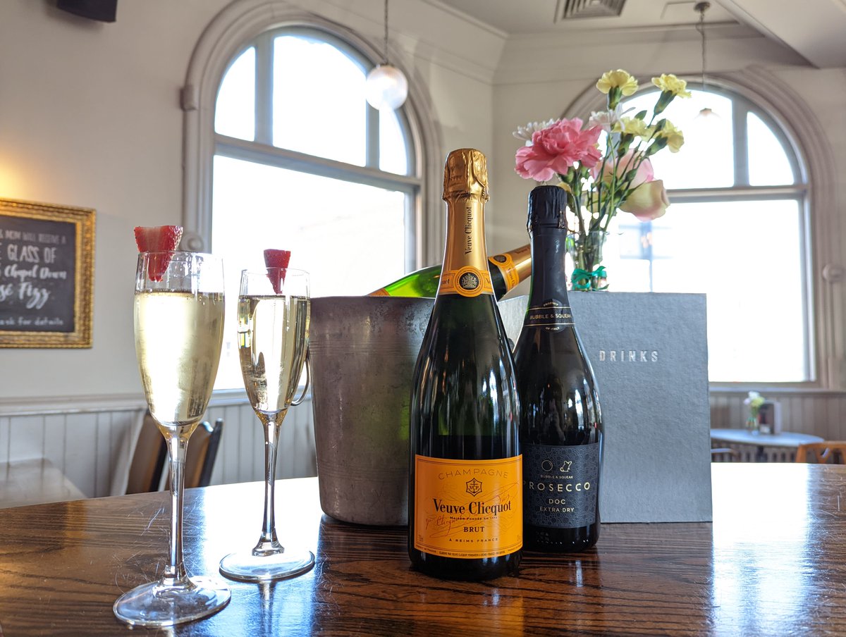 TheJunction_Pub's tweet photo. It's Friday, It's the Bank Holiday what could possibly make today better? How about £10 off bottles Prosecco and Veuve Clicquot!! We're putting the good back into Good Friday with our Fizz Friday! #fizzfriday #harbornelife #thejunction #harborne #B17 https://t.co/d21yubKTGL