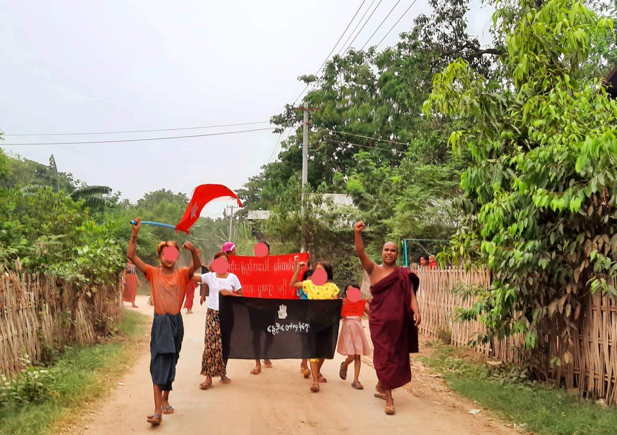 Wamtha2021's tweet photo. စစ်အာရှင်ကျရှုံး ဖက်ဒရယ်ပြည်ထောင်စုပေါ်ပေါက်ရေးနဲ့ ဖမ်းဆီးခံခေါင်းဆောင်များ လွတ်မြောက်ရေးအတွက်
ဆန္ဒဖော်ထုတ်ခဲ့ကြတဲ့ ပြည်ကြီးတံခွန် သပိတ်အင်အားစုး မန္တလေး 

#RevolutionaryThingyan
#2022Apr15Coup
#WhatsHappeningInMyanmar

#အရေးတော်ပုံအောင်ရမည် 

#အဂ္ဂဝံသ https://t.co/HSioTvivUX