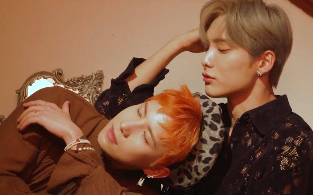 T_als32's tweet photo. This JunWow moment~
♥️💜
(1st fankit photoshoot!)
#ACE #에이스 #JunWow #ParkJunhee #KimSehyoon #ACE_Junhee #ACE_Wow @official_ACE7 https://t.co/1CPAXf2wDp