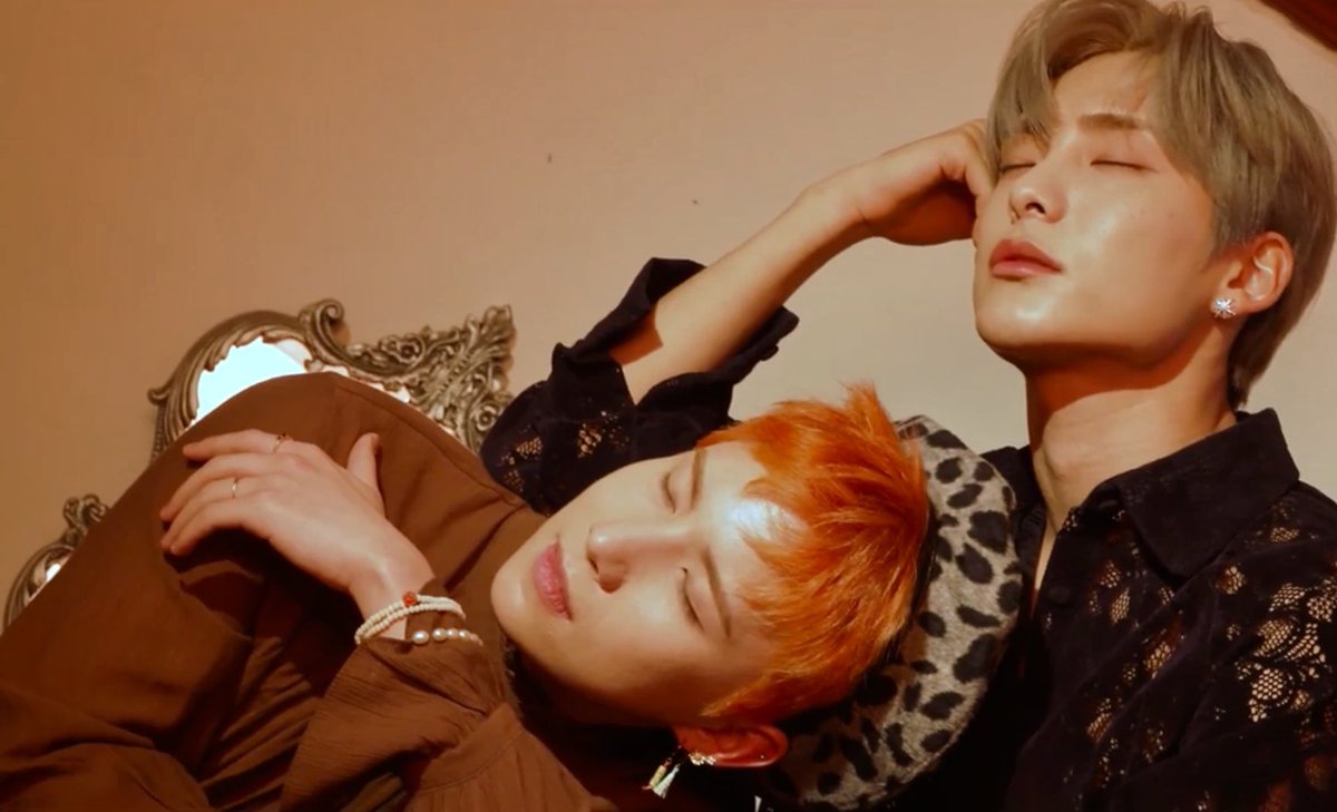 T_als32's tweet photo. This JunWow moment~
♥️💜
(1st fankit photoshoot!)
#ACE #에이스 #JunWow #ParkJunhee #KimSehyoon #ACE_Junhee #ACE_Wow @official_ACE7 https://t.co/1CPAXf2wDp