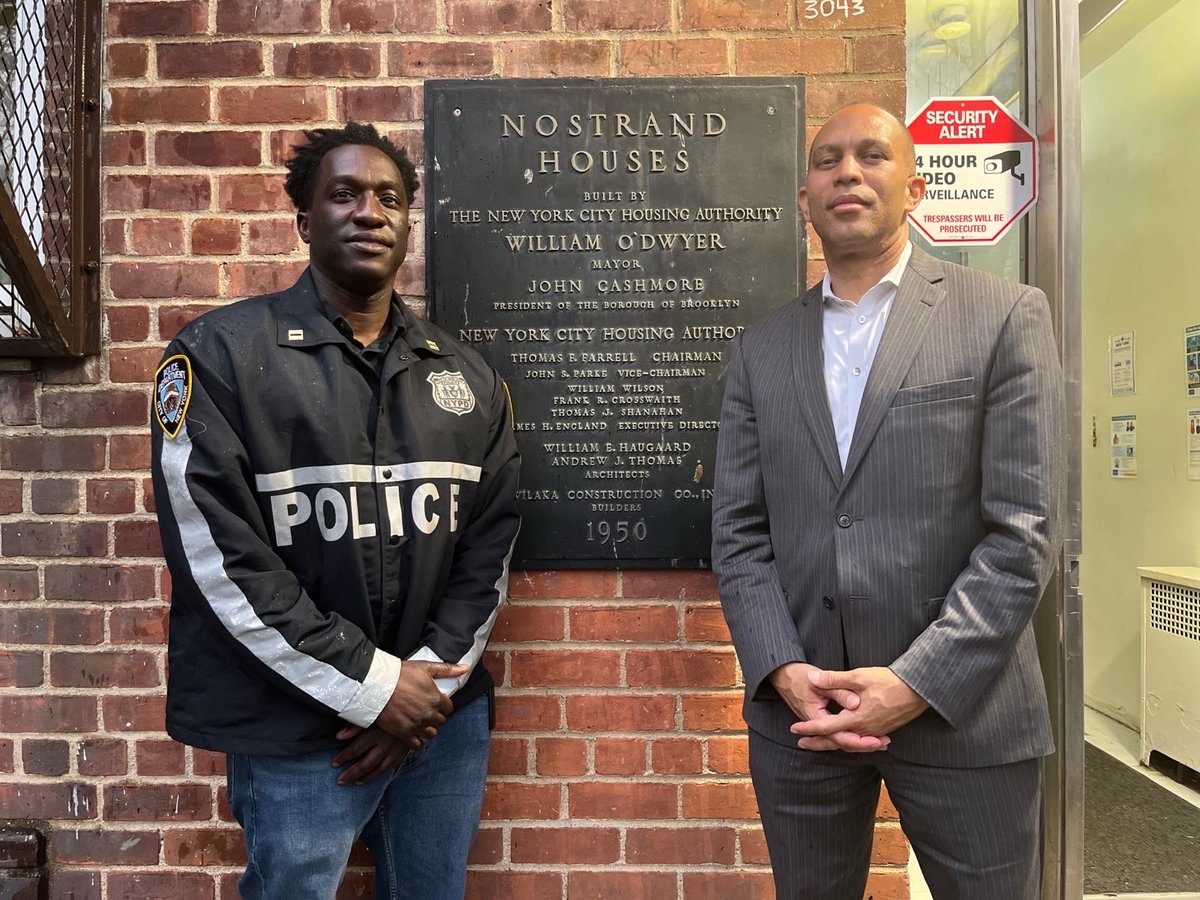 Investing in public health is increasing public safety. Thank you ⁦@RepJeffries⁩ for visiting with the young men in the ⁦@NYCHA⁩ ⁦@wbtbnyc⁩ Sheepshead- Nostrand Heal-the-Violence initiative that focuses on the mental well being of young men.