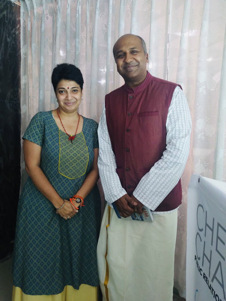YGMadhuvanthi's tweet photo. A lovely meet with Prof Sree Sreenivasan on many incites into the digital world learnt many things about smart phones that I was totally and blissfully unaware of thanks to Sumit ji for this lovely session #sreetips @sree @madhuvanthiarun https://t.co/Rxufvx0RYm