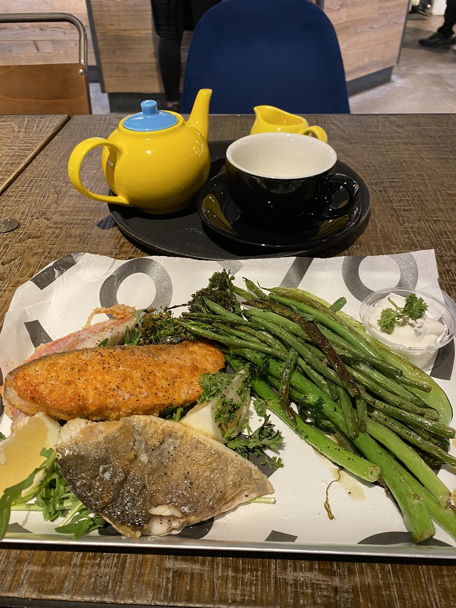 andytrain's tweet photo. Making this #GoodFriday even better. Thank you @NorthernSoleFK #HammondsofHull for a delicious mixed fish grill and greens. https://t.co/Or13heK8NQ