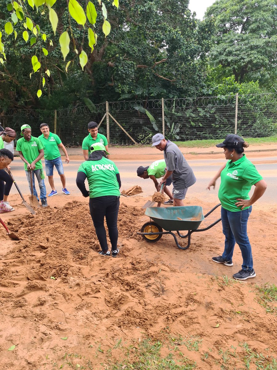 HermanMashaba's tweet photo. Connie and I are privileged to join Actionairs in Ballito, KZN, our home over the last ten years, for cleaning of their neighborhood https://t.co/WYll2Eq6yK