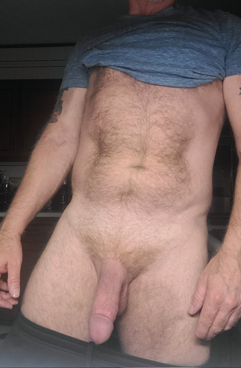 VersMuscledaddy's tweet photo. I feel like the lighting highlights the right things here...#gingerdick #gingerbear #dilf #gaydilf https://t.co/Cg4eItndlF