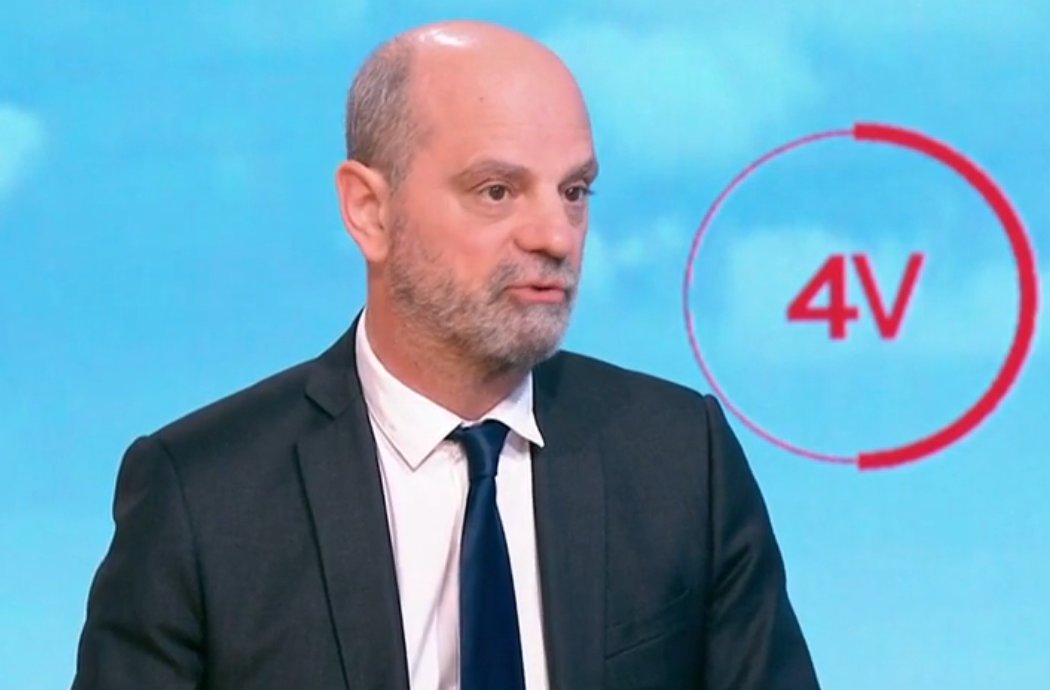 cafepedagogique's tweet photo. "Il faut 10 ans pour réformer le système éducatif. On a fait la moitié du chemin", a déclaré JM Blanquer ce matin sur France 2. "On a amélioré le taux d'encadrement dans le primaire. On n'a pas pu dans le 2d degré. C'est ce qui arrivera dans ce quinquennat" https://t.co/RezwWNRcYE