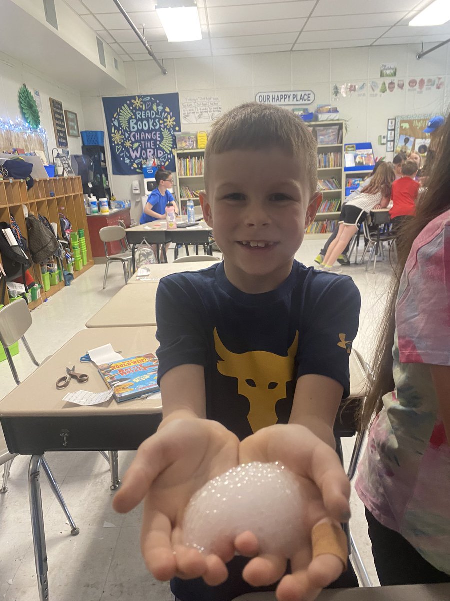 MrsHainesMHS's tweet photo. Traveling Science Show was busy this week! We hit South Middle for 8th grade, then headed to Rosemont for 2nd grade BUBBLE DAY! We had a special visitor - Joyce Hobbs - who donated many of our supplies for our shows. @MHSTrentSherman @shelbywglover @BerkCoSchoolsWV @mhs_elliott https://t.co/WLgD8oomq7