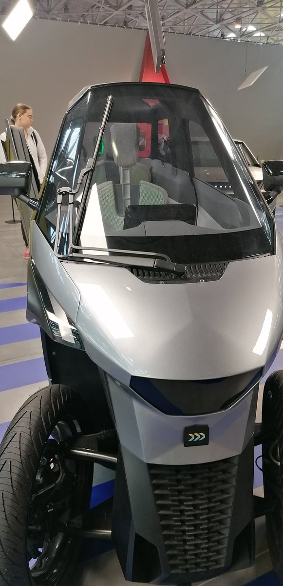 blog_bazart's tweet photo. Exposition tres intéressante consacrée au design dans l'industrie automobile #biennaledudesign #saintetienne @OrangeAuRA https://t.co/bSvCswRnmL