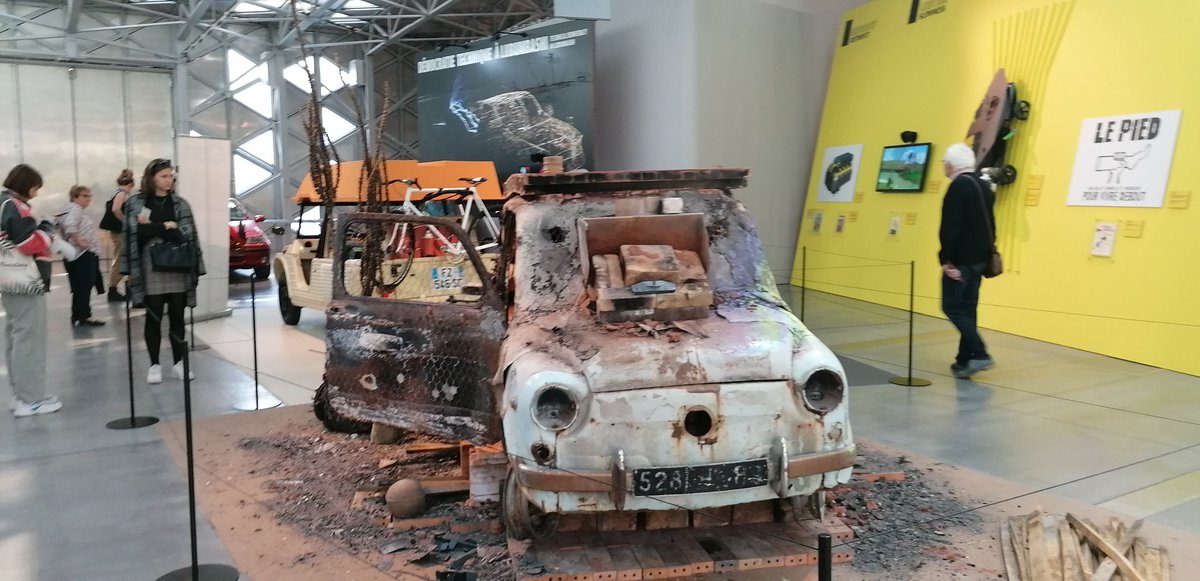 blog_bazart's tweet photo. Exposition tres intéressante consacrée au design dans l'industrie automobile #biennaledudesign #saintetienne @OrangeAuRA https://t.co/bSvCswRnmL