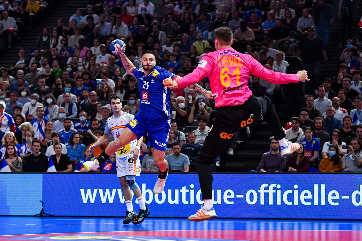 HandDayfr's tweet photo. EdF (M) | Une belle soirée du côté de l'Accor Arena !🔥
#handball #EdFM #bleuetfier
https://t.co/KSf5QeMqd3 https://t.co/ANYEVRxhzl