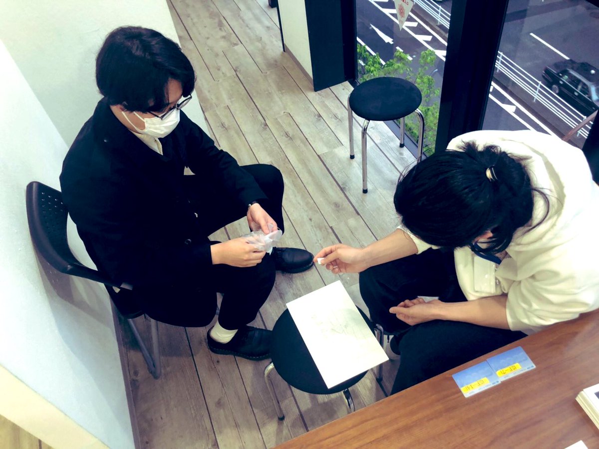 FOTOismDiary's tweet photo. 今日の春展には多くの方が
見に来て下さって
凄く盛り上がっていました。
明日もよろしくお願いします！
(作業中スタッフ)
#春展 #写真展 #写真 #TPU  #FOTOism https://t.co/21RvK9EePY