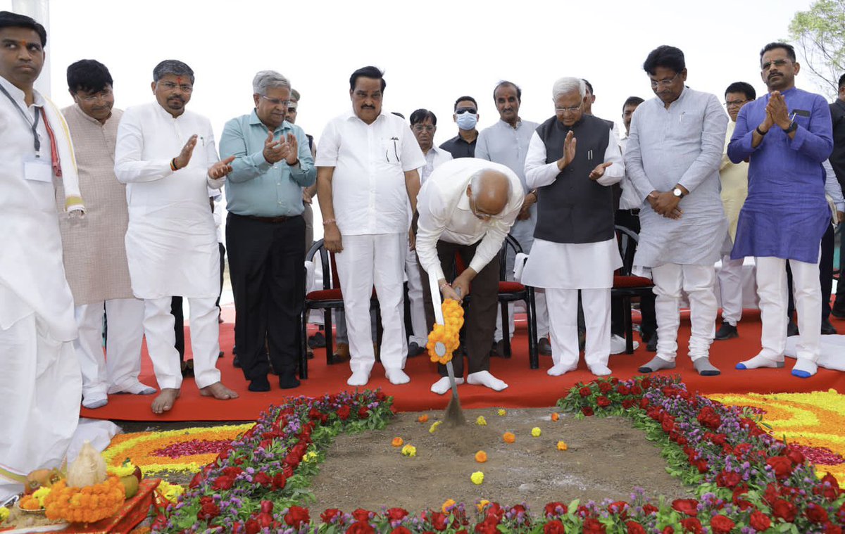 CRPaatil's tweet photo. દ��િયાઈ ખારાશને આગળ વધતી અટકાવવા અને મીઠા પાણીનો સંગ્રહ વધારવા 
ગણદેવી તાલુકા ખાતે માનનીય મુખ્યમંત્રી શ્રી @Bhupendrapbjp જી અને મધ્યપ્રદેશનાં મહામહિમ રાજ્યપાલ શ્રી મંગુભાઇ પટેલની વિશેષ ઉપસ્થિતિમાં 'વાઘરેચ ટાઇડલ રેગ્યુલેટર' યોજનાનો શિલાન્યાસ સમારોહ યોજાયો, જેમાં હાજરી આપી. 
(1/2) https://t.co/qRgT3m6xXY