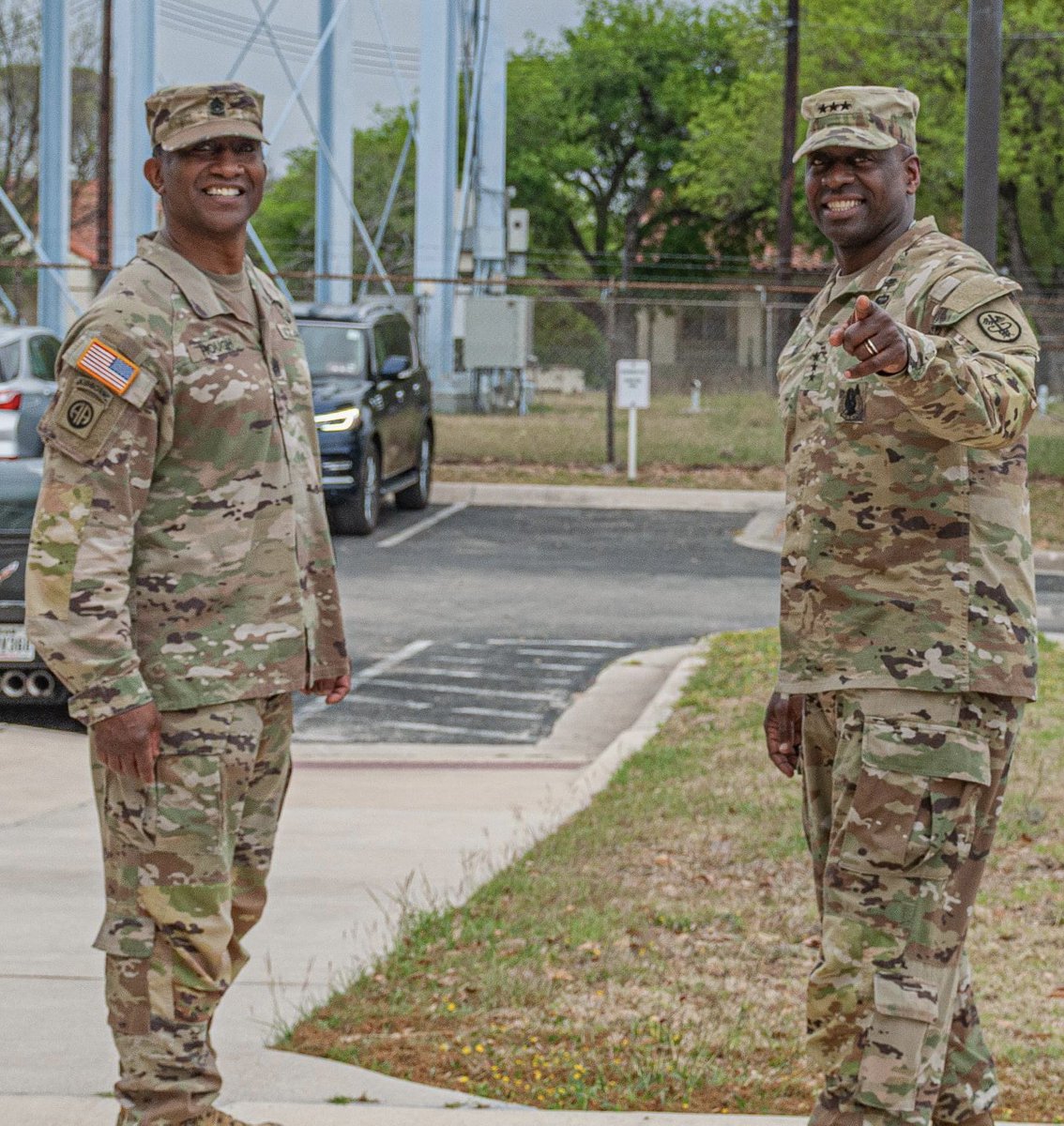 CSMMEDCOM's tweet photo. The Surgeon General and I want to wish YOU and your families a safe, blessed, and joyous Easter weekend. Thank each and every one of you for being the reason @ArmyMedicine is Army Strong! #dynamicduo #prideinthepatch @LTGDingle https://t.co/wqpFFVfzJB