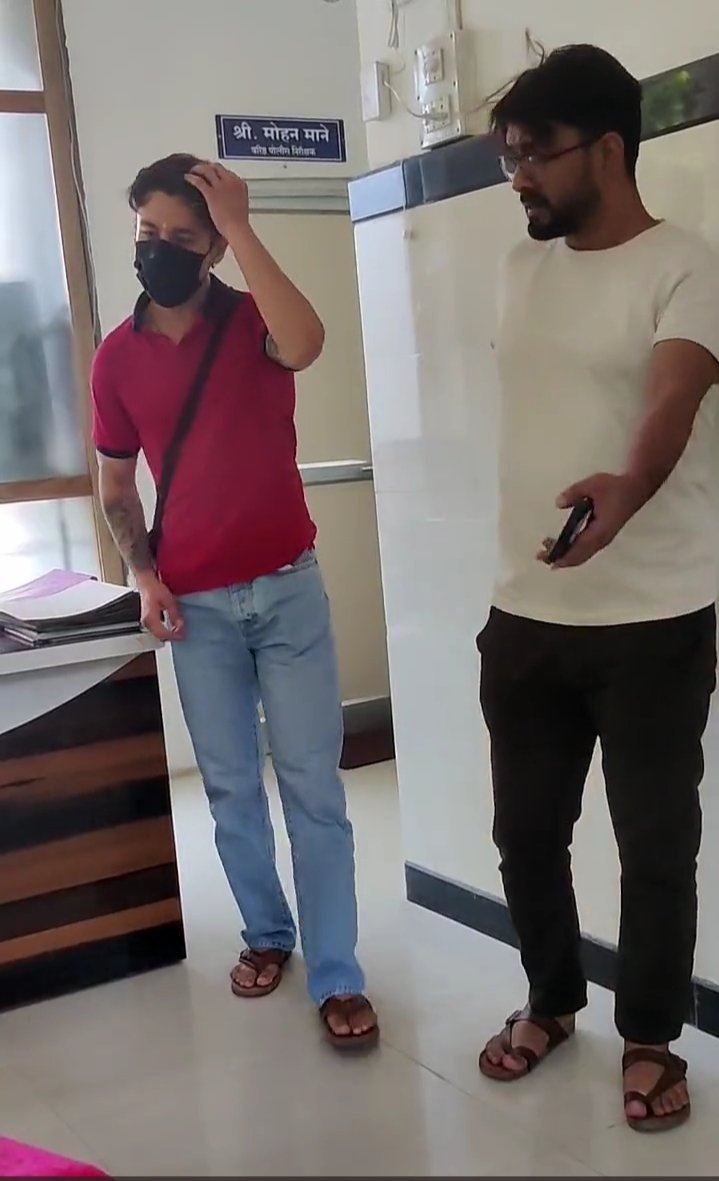 nikkhiil24's tweet photo. You've seen worse than this in past times bro @realsehajpal the whole #PratikFam is standing right next to you. Prayers and happiness for you 💌. https://t.co/T1YHYohSfH