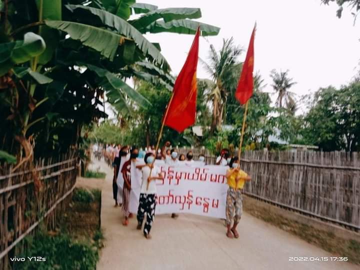 9913Ruri's tweet photo. #RevolutionaryThingyan was staged  by locals including children of ShweNweThway against fascist dictators.
#2022Apr15Coup
#WhatsHappeningInMyanmar https://t.co/nUpOuYVnZH