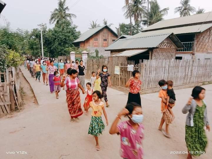 9913Ruri's tweet photo. #RevolutionaryThingyan was staged  by locals including children of ShweNweThway against fascist dictators.
#2022Apr15Coup
#WhatsHappeningInMyanmar https://t.co/nUpOuYVnZH