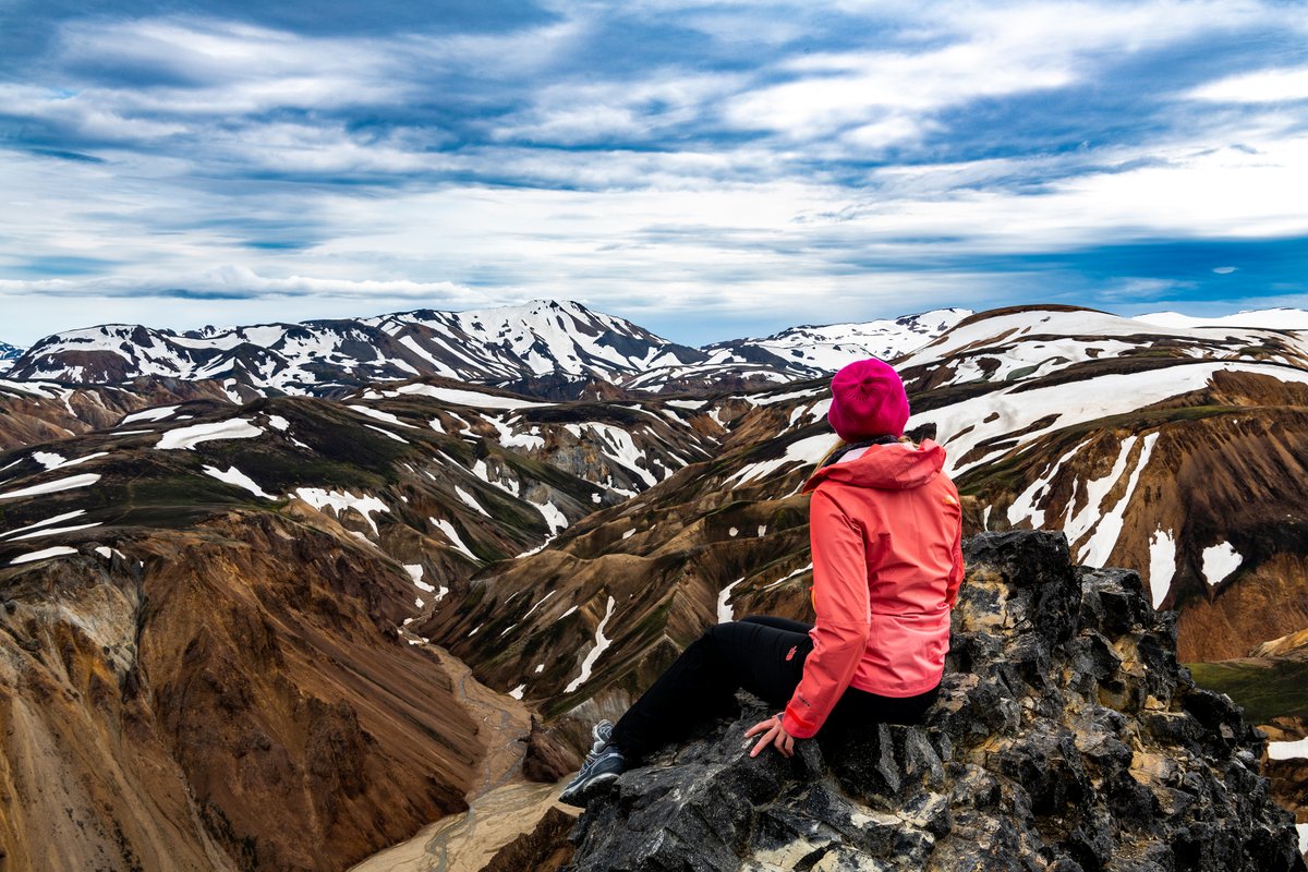The Icelandic 🇮🇸 highlands 🗻 is one of the most extensive uncultivated and uninhabited territories in Europe. Covering 40,000 km², it encompasses the interior of the island. Made up of volcanic desert and glaciers, it is also home to hundreds of waterfalls, and active volcanos.