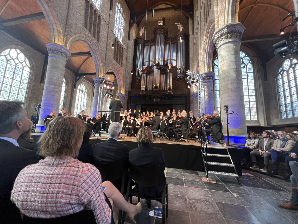 PieterVerhoeve's tweet photo. Op Goede Vrijdag naar de Matthäus Passion in Delft, als gast van @VanBijsterveldt luisteren naar een subliem optreden van @BachkoorHolland is een geschenk. 

Hemel en aarde raken elkaar in klank, tekst en performance. Op naar Pasen. https://t.co/qDjqWjX4FP