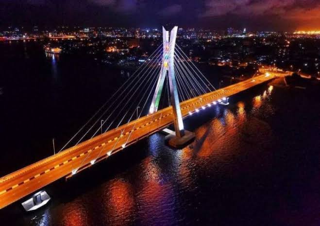 HBMNigeria's tweet photo. Structures #BuiltWithLafarge mean different things to different people.
For many the Ikoyi link bridge is reminiscent of a fun night out with friends.
We’re glad to play a part in building lasting memories for you, your friends and family.
#LafargeAfrica #TGIF https://t.co/t0xtQlZ9cd
