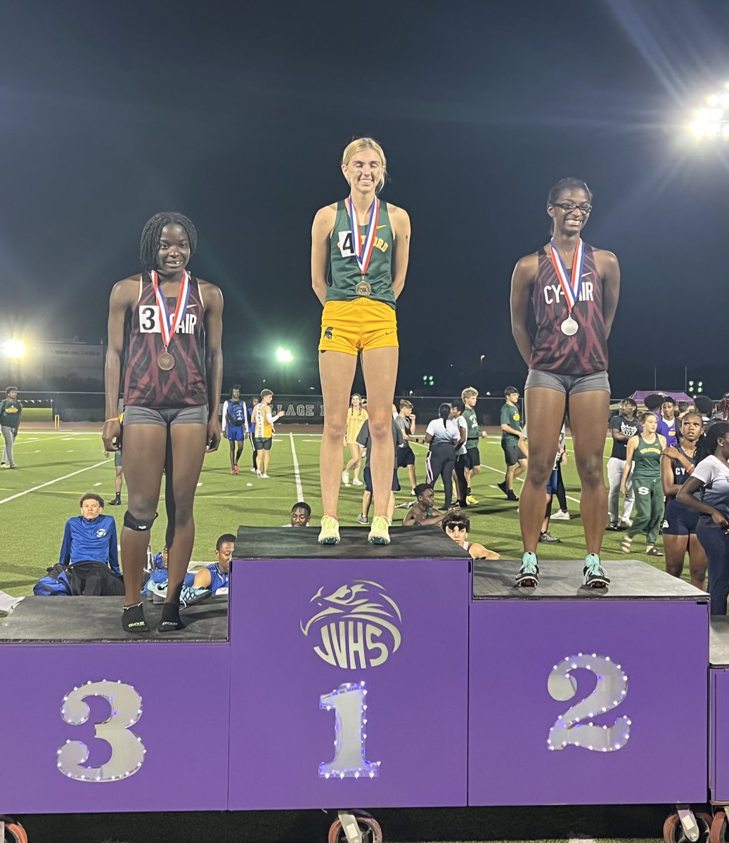 Siemers_XC_TF's tweet photo. We have double District champs in the 800m! 🥇🥇
@niamhm_c is the girls District 17-6A champion. 
The boys put two on the podium. @EmanuelGaldino7 is the boys 🥇winner and @Jacksonptrack finished 🥉. 
All three qualified for the Area meet. Congrats! https://t.co/70iYBcfuZi