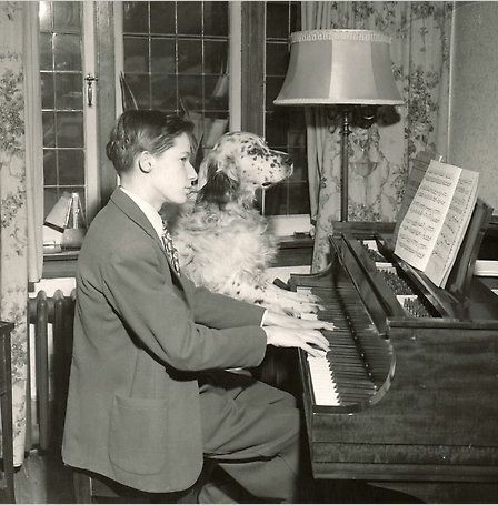 An English Setter playing the piano with Glenn Gould!