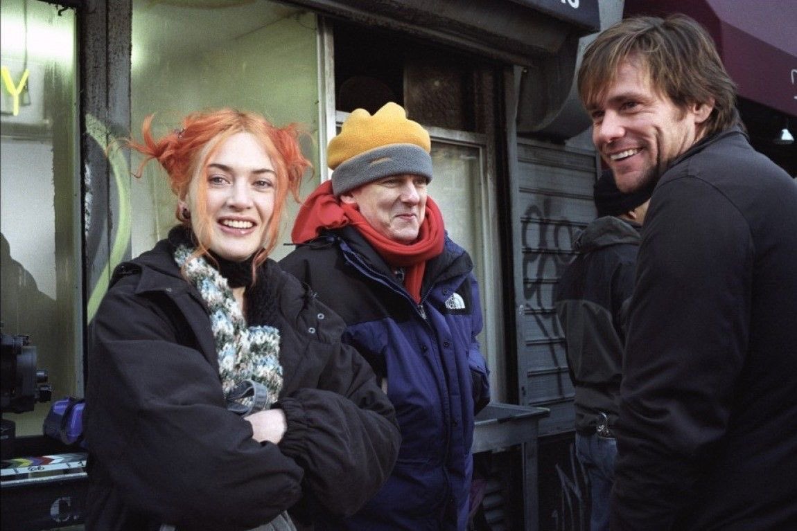 Jopolkadot's tweet photo. Behind the scenes of Eternal Sunshine of the Spotless Mind https://t.co/1UXx8X1O5N