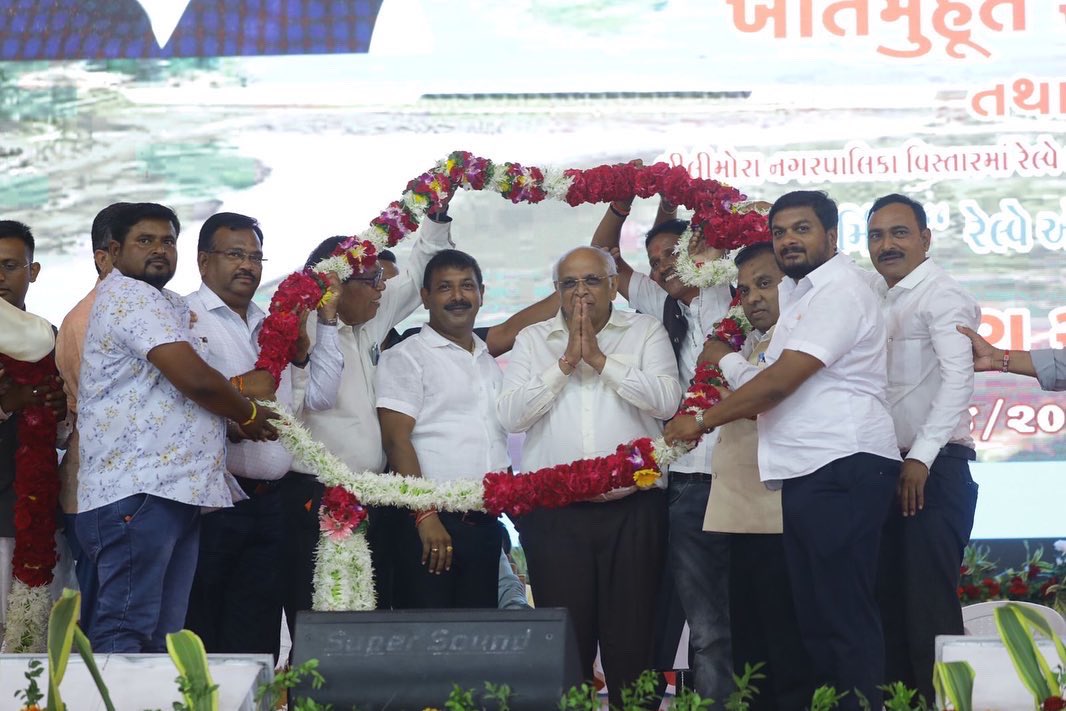 Bhupendrapbjp's tweet photo. ગણદેવી ખાતે ₹ 250 કરોડના ખર્ચે 'વાઘરેચ ટાઇડલ રેગ્યુલેટર'યોજનાનો શિલાન્યાસ કર્યો હતો.આ પ્રોજેક્ટ થવાથી સાડા 3000 એકર જમીનને સિંચાઇનો લાભ થશે.કાવેરી નદીમાં 13 કિમી અને ખરેરા નદીમાં 5 કીમી લંબાઇમાં મીઠા પાણીનો સંગ્રહ થશે.(૧/૨) https://t.co/P5UnGlkjnX
