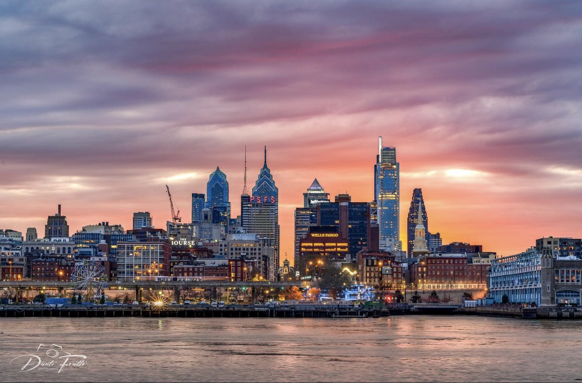 DanteFratto's tweet photo. The storms rolled through just in time for sunset.
#Philadelphia #cityscape #sunset https://t.co/oMQKqjwDhZ