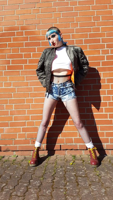 The sale is still available til monday 🥰 https://t.co/kZvudivsiL