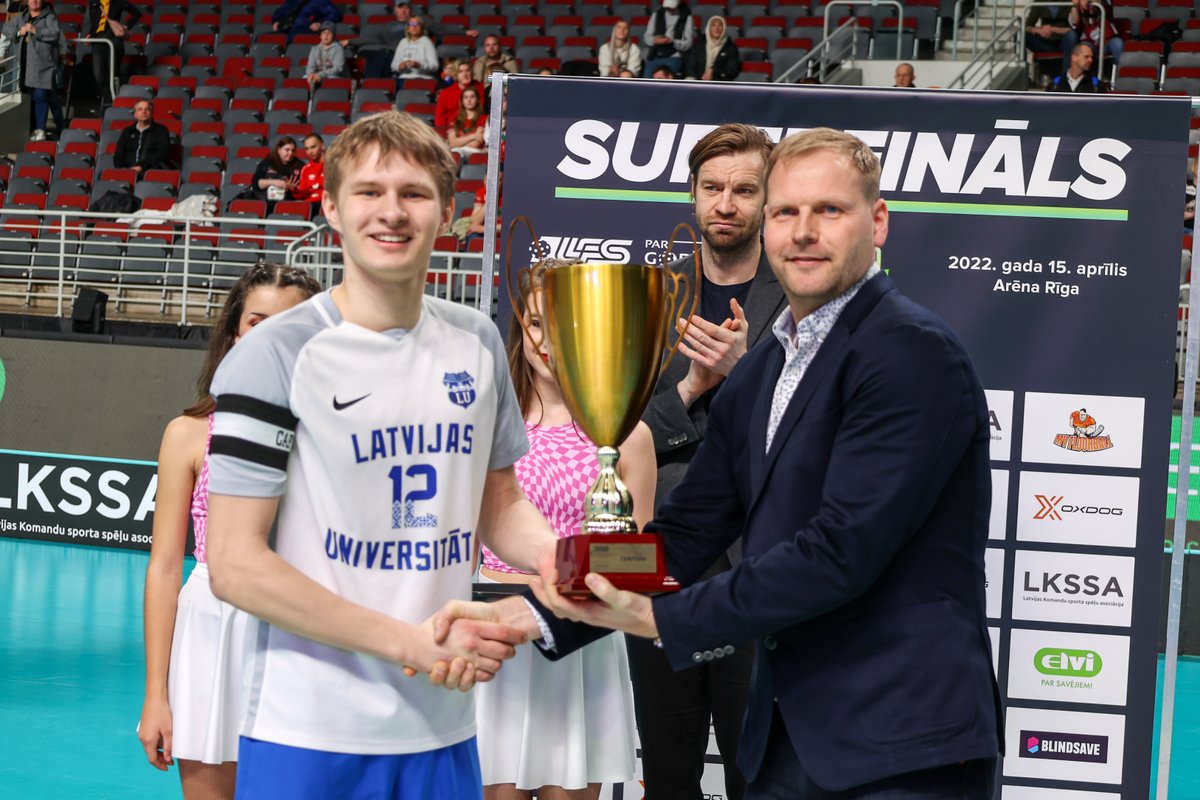 LFS_floorball's tweet image. 🏆 "Latvijas Universitāte/FS Masters" pārspēj "Ogres Vilkus" (7:5) un iegūst 1. līgas Superkausu #florbols #floorball