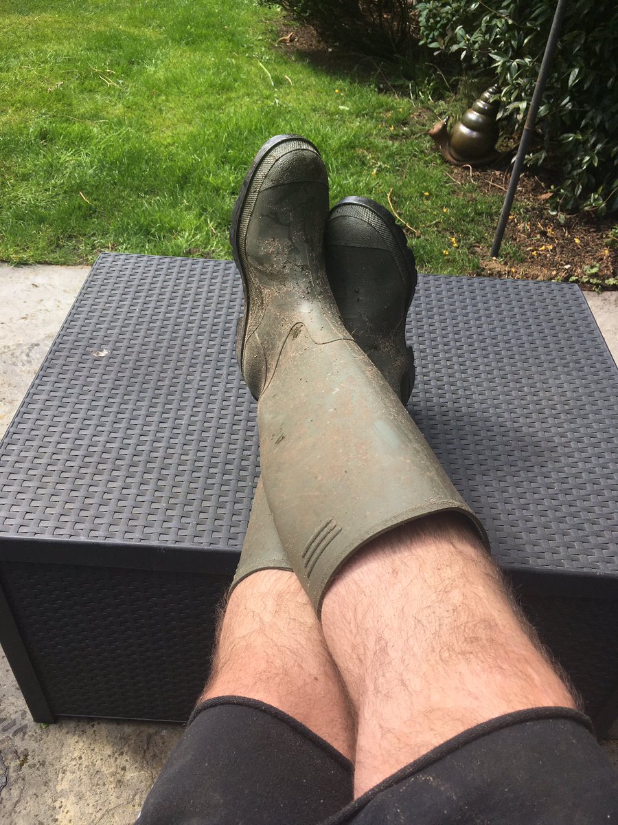 asifamhp's tweet photo. Sometime later…

#DrivePart1✔️
#Decking✔️
#Stones✔️
#AMHPpottering✔️
#AMHPjobs✔️
*That #AMHPhound was no help 🐶✔️

**I wonder what I might do next… 🏉🍻 #AMHPplan https://t.co/ss63FT23Wb