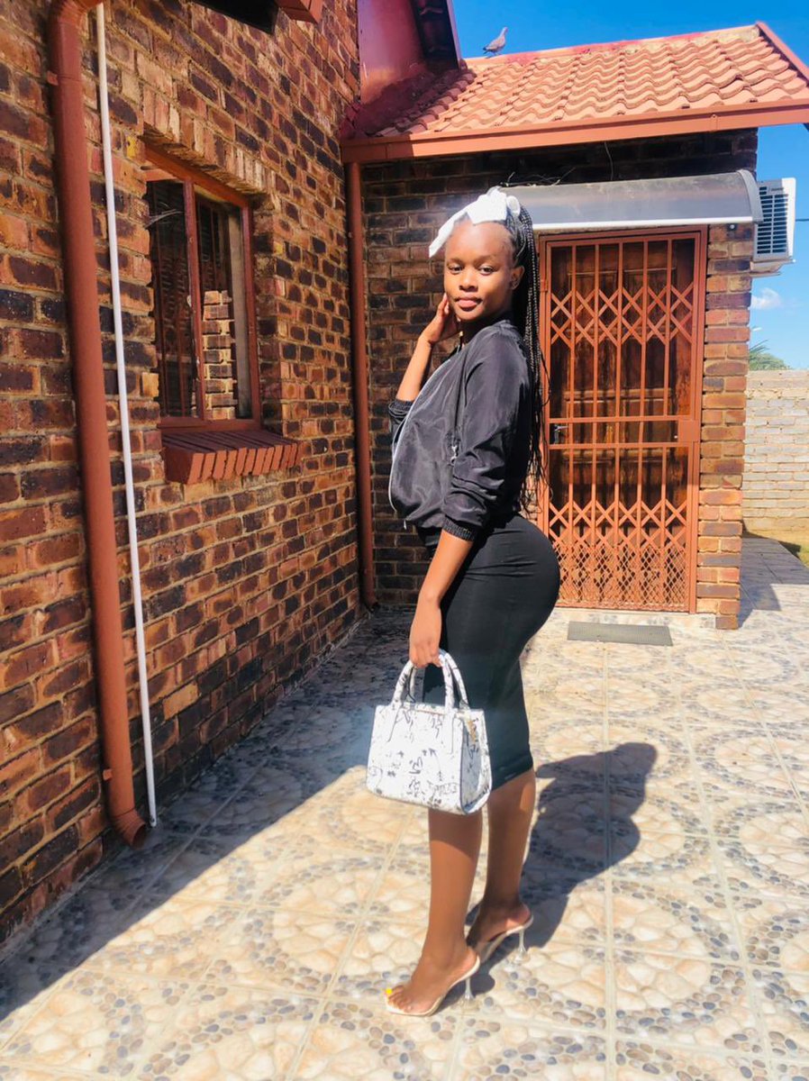 Tshiiamo_Harry's tweet photo. Ncaa body 👌🏾
I serve🤌🏽🤌🏽🖤 https://t.co/c31c7OTiFV