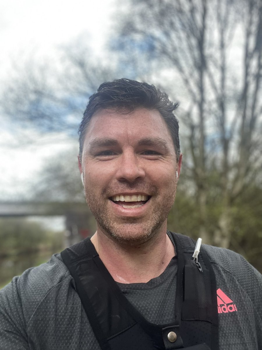 Davies_Gwil's tweet photo. Back up to half marathon distance this morning ๐ ๐๐ช
Happy Good Friday everyone!
#halfmarathonrun #goodfriday2022 https://t.co/2QCcEmr1I5