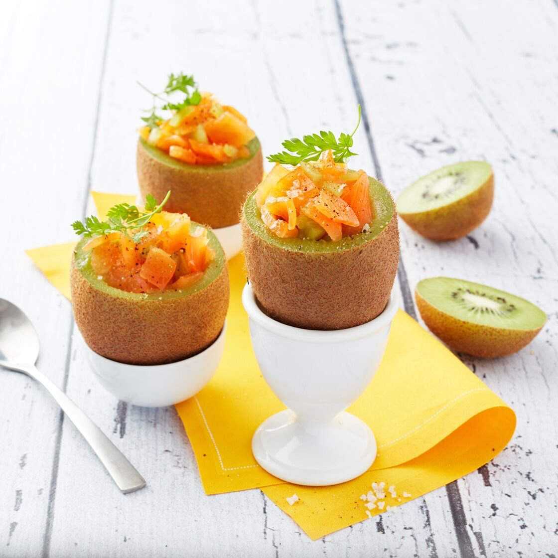 GroupeAqualande's tweet photo. En manque d'inspiration pour votre table de #Pâques ?
Pensez à la #TruiteFumée de notre marque phare #Ovive ! Découvrez la recette des kiwis à la coque, une entrée sucrée salée, en plein dans le thème 😉
Via @femmeactuelle 👉 https://t.co/WnJQQciIBY https://t.co/PCd6FTnmbS