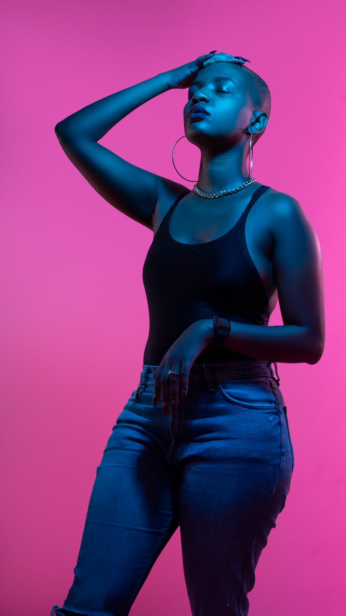 theVeon's tweet photo. A tall baby gworl https://t.co/CglGuVANZ3