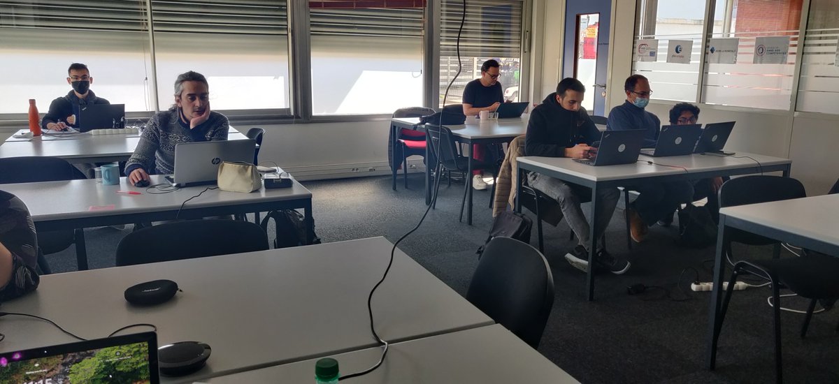 This morning, we had a great time doing a 3-hour workshop on Custom Vision and @AzureStaticApps with the students of @GrenobleSimplon 😎🚀