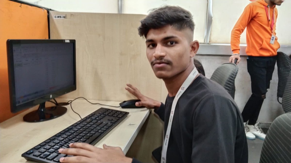 WeAreSwades's tweet photo. Amol Hate a 21-year-old boy and the sole bread earner of his family is working at Edocs Private Limited with guidance from Learnet Institute and Swades Foundation.
@RonnieScrewvala @zarinascrewvala @MangeshWange
#SwadesBuildingLivelihoods #RuralLivelihoods https://t.co/UavheQqXqf