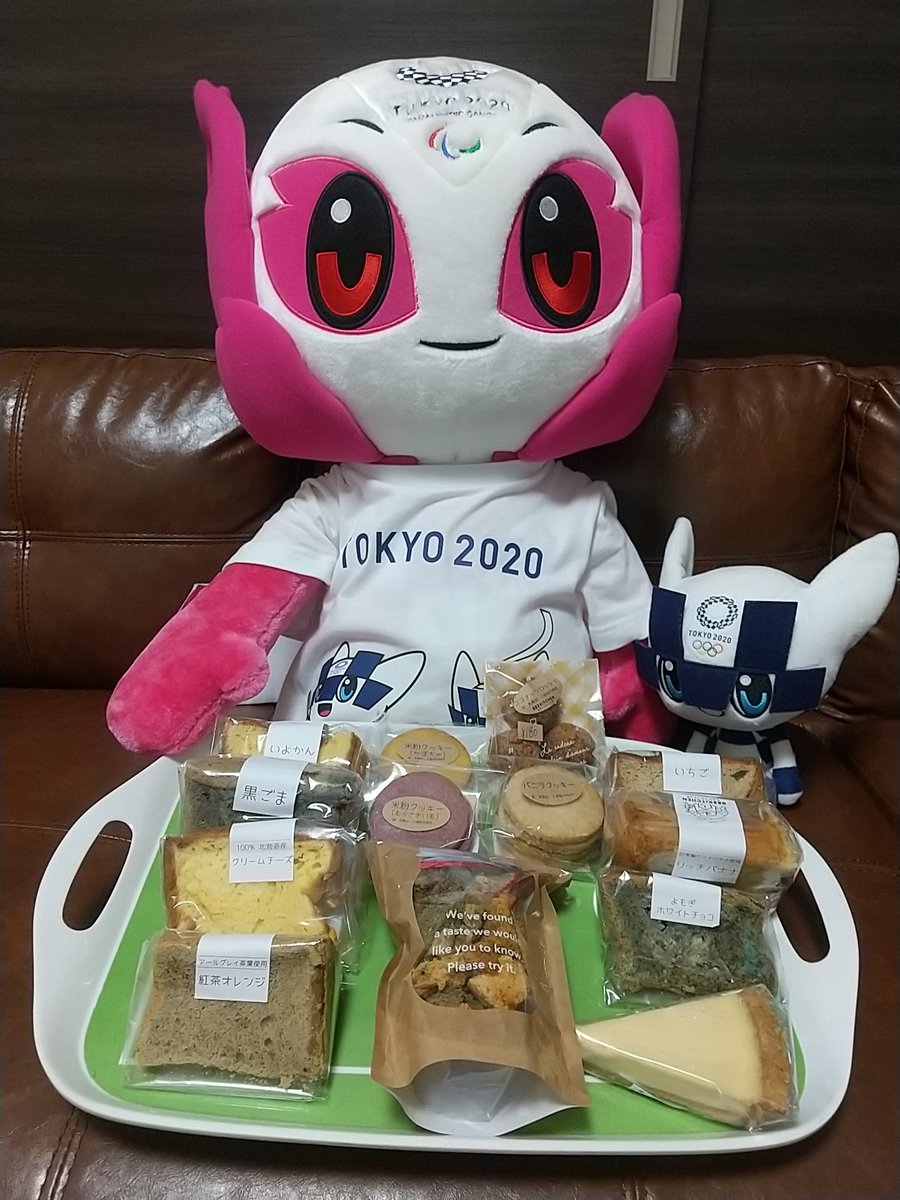 nohobbynolife16's tweet photo. 福岡の #082KITCHEN さんで、たっぷりおみやげを買ったトワちゃん💙
これだけあれば2Lソメちゃんも満足かな⁉️

麦アレルギーになった時には、遠征先で苦労しそう💦と思ったけど、今では各地にあるグルテンフリーのお店を探すのが楽しみになってます😋
#ミライトワきんようび
#ミラソメ存続希望 https://t.co/FHax9uonwp