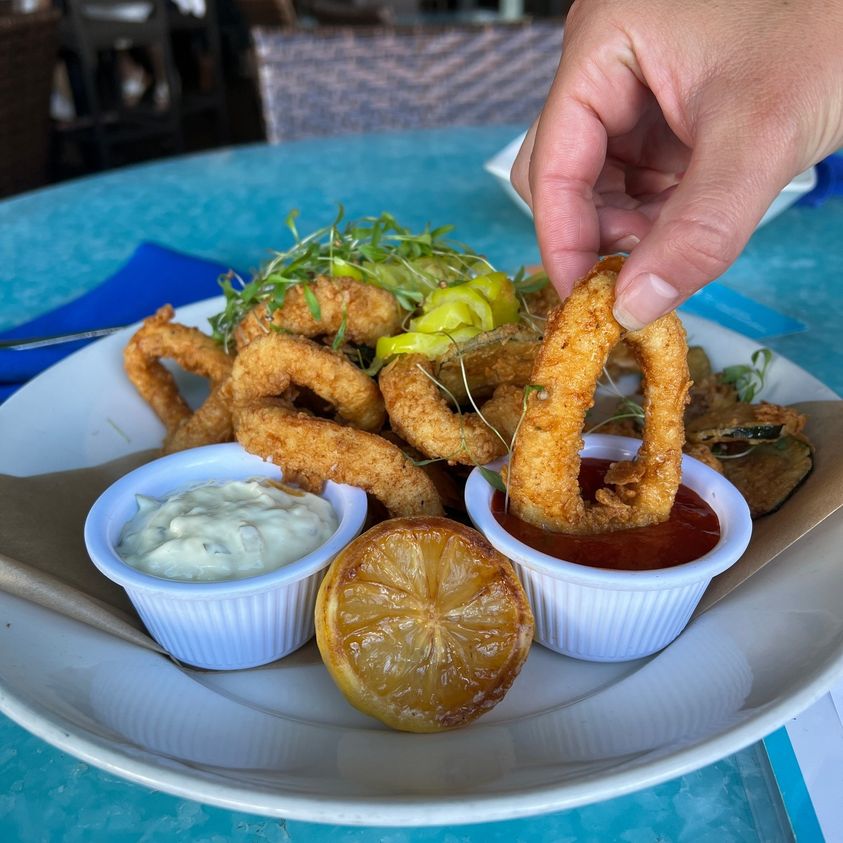 🐙When it comes to crispy Calamari - are you a creamy tartar sauce or marinara dipper?
