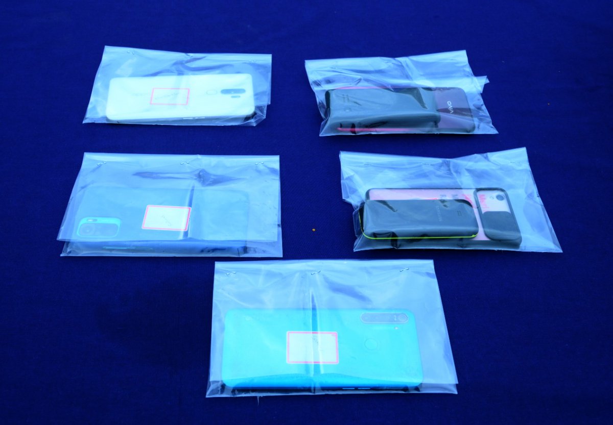 ప్రభుత్వ నిషేధిత #గంజాయి రవాణా, దొంగతనాలు చేస్తున్న అంతర్ రాష్ట్ర #దొంగల ముఠా అరెస్ట్.
ఉత్తర ప్రదేశ్ కి చెందిన తొమ్మిది మంది నిందితుల అరెస్ట్.
వీరి వద్ద నుండి రూ.2లక్షల 40వేల విలువైన 24కిలోల #గంజాయి, రెండు కార్లు, లక్ష 30 వేల నగదు, రెండు ఇనుప రాడ్లు, 7 మొబైల్ ఫోన్లు స్వాధీనం.